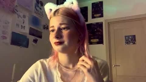 Snapshot of pinkvampire chatting on October 8, 8:28 pm Sara online show from October 8, 8:28 pm