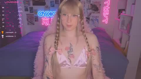 pinkvenom_ online show from September 29, 11:37 am