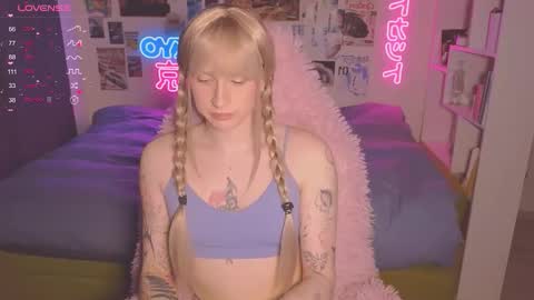 pinkvenom_ online show from September 30, 7:30 pm