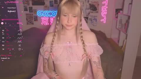 pinkvenom_ online show from October 5, 5:11 pm