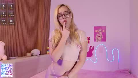 Snapshot of pinky__binky chatting on September 30, 2:38 am Pinky online show from September 30, 2:38 am