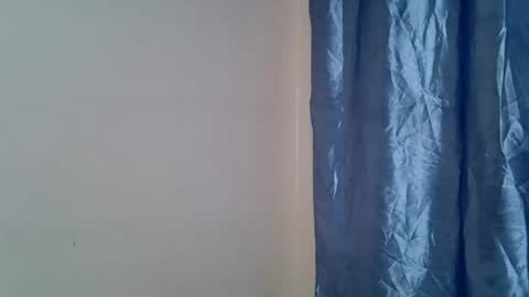 Snapshot of pinky_bubbles chatting on December 17, 2:01 pm bubbler online show from December 17, 2:01 pm