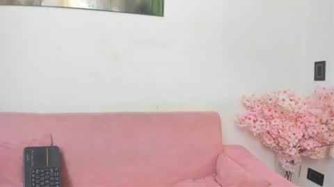 pinky_f00x online show from July 8, 9:30 pm