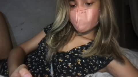 Snapshot of pinky_skylar chatting on August 8, 10:28 am taylor-dont forget to follow and give thumps up online show from August 8, 10:28 am