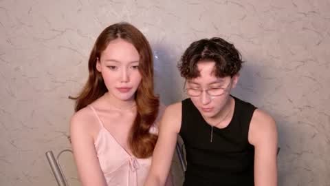 Snapshot of pinkylovers chatting on July 23, 3:54 pm Li long hair and Ru short hair online show from July 23, 3:54 pm