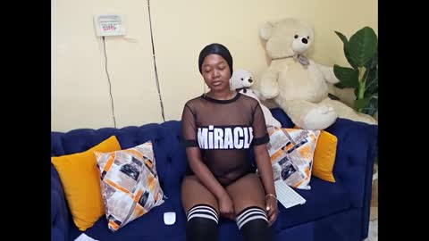 Pinky online show from December 12, 1:06 pm