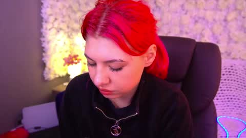 pinkytrix online show from April 27, 1:20 pm