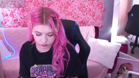 Snapshot of pinkytrix chatting on May 9, 12:43 pm pinkytrix online show from May 9, 12:43 pm