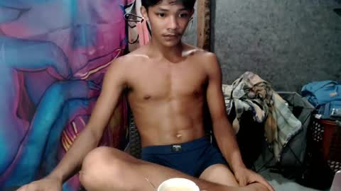 Snapshot of pinoy_cuteboy69 chatting on August 4, 12:52 pm pinoy_cuteboy69 online show from August 4, 12:52 pm