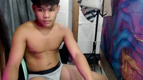 Snapshot of pinoy_shyboy69 chatting on July 13, 2:03 am pinoy_shyboy69 online show from July 13, 2:03 am