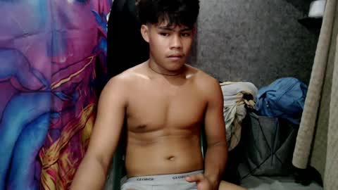 Snapshot of pinoy_shyboy69 chatting on July 24, 4:54 am pinoy_shyboy69 online show from July 24, 4:54 am