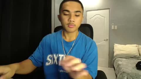 Snapshot of pinoyadriannexxx chatting on October 1, 2:17 am Adrianne online show from October 1, 2:17 am