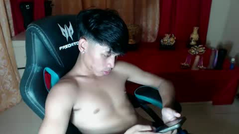 Snapshot of pinoyhotprincexxx chatting on November 5, 4:45 am pinoyhotprincexxx online show from November 5, 4:45 am