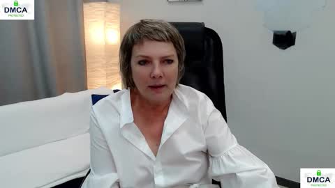 Snapshot of pion_s chatting on October 31, 9:21 am Bella online show from October 31, 9:21 am