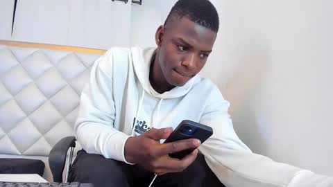 Snapshot of pipeking20 chatting on February 16, 12:01 pm P I P E online show from February 16, 12:01 pm