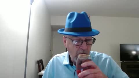 Snapshot of pipewizard chatting on January 23, 12:04 am pipewizard online show from January 23, 12:04 am