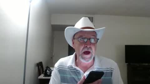 Snapshot of pipewizard chatting on February 19, 11:25 pm pipewizard online show from February 19, 11:25 pm