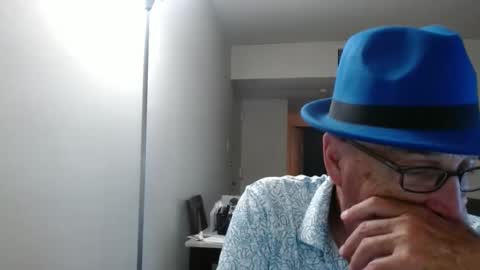 Snapshot of pipewizard chatting on October 16, 11:06 pm pipewizard online show from October 16, 11:06 pm