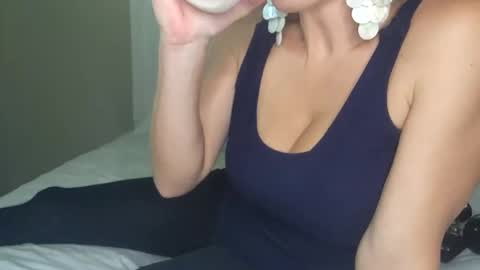 Snapshot of pippa33109 chatting on February 25, 3:27 pm MILF Pippa online show from February 25, 3:27 pm