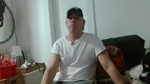 Snapshot of pirate334 chatting on May 14, 1:29 pm pirate334 online show from May 14, 1:29 pm
