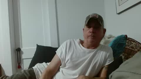 Snapshot of pirate334 chatting on May 19, 12:27 am pirate334 online show from May 19, 12:27 am