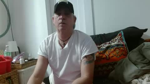Snapshot of pirate334 chatting on May 22, 1:28 pm pirate334 online show from May 22, 1:28 pm