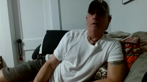 Snapshot of pirate334 chatting on May 24, 1:32 am pirate334 online show from May 24, 1:32 am