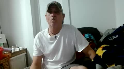 Snapshot of pirate334 chatting on May 25, 10:49 pm pirate334 online show from May 25, 10:49 pm