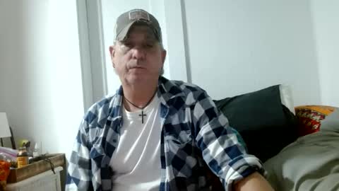 Snapshot of pirate334 chatting on June 7, 3:54 am pirate334 online show from June 7, 3:54 am
