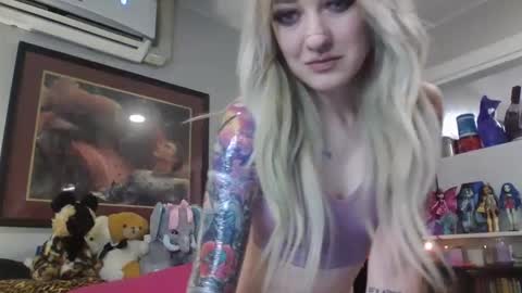 Snapshot of pirateprincessx chatting on November 7, 4:01 am pirateprincessx online show from November 7, 4:01 am