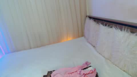 Snapshot of piroulita chatting on February 8, 3:43 am Ari online show from February 8, 3:43 am