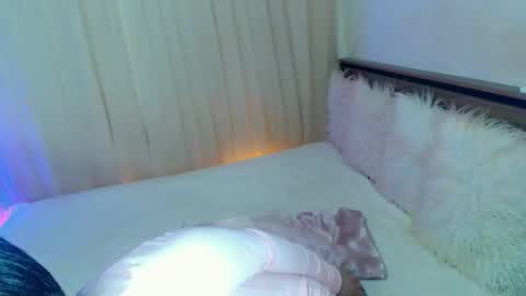 Snapshot of piroulita chatting on February 24, 7:06 am Ari online show from February 24, 7:06 am