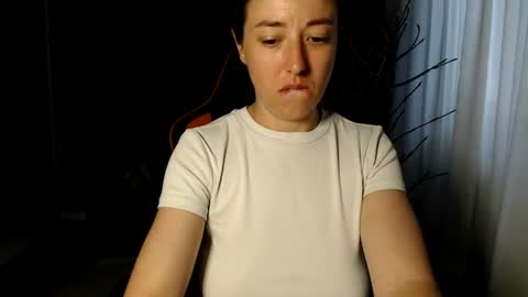piscesgirl06 online show from July 22, 3:42 am