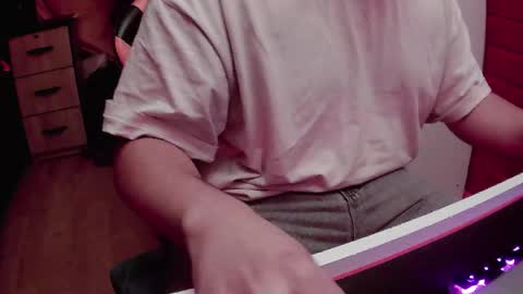 Snapshot of pisceslost chatting on December 15, 11:58 am pisceslost online show from December 15, 11:58 am