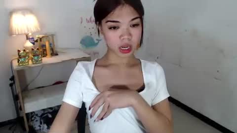 Snapshot of pitchy_pitch chatting on November 16, 3:12 am The Girl Named Eyve online show from November 16, 3:12 am