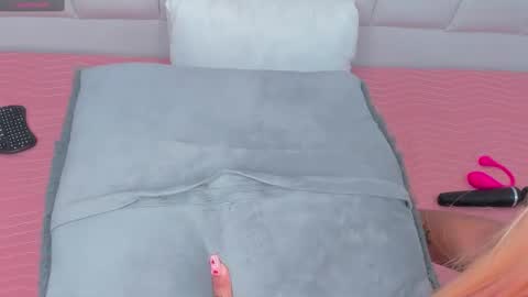 Snapshot of pittandlunaa69 chatting on February 13, 1:26 pm PittAndLunaa69 online show from February 13, 1:26 pm