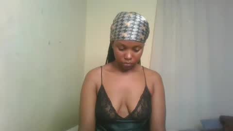 Snapshot of pixie_roman chatting on December 15, 10:50 am Majesty online show from December 15, 10:50 am