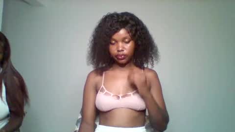 Snapshot of pixie_roman chatting on November 13, 2:43 am Majesty online show from November 13, 2:43 am