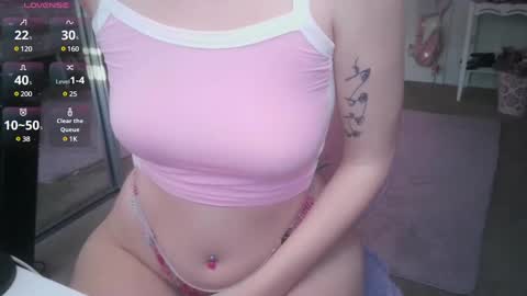 Snapshot of pixiebunnie_x chatting on February 28, 10:50 pm Pixie online show from February 28, 10:50 pm