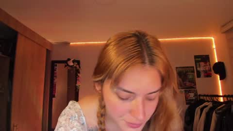 pixie online show from January 8, 2:25 am