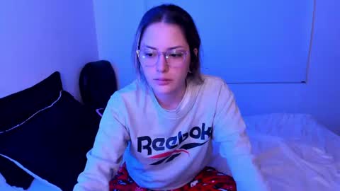 pixie online show from June 17, 3:09 am