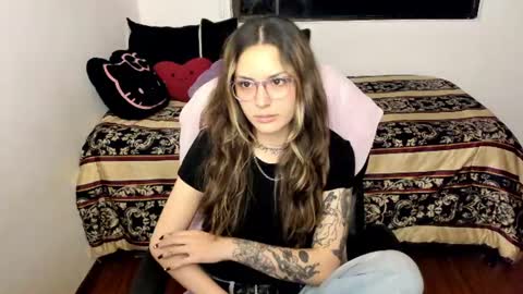 pixie online show from June 19, 2:16 am