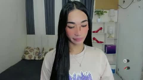 pixiedoll_ online show from January 19, 8:51 am