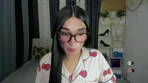 pixiedoll_ online show from February 28, 7:53 am