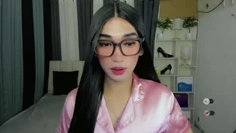 pixiedoll_ online show from March 9, 6:23 pm