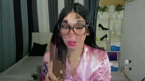 pixiedoll_ online show from March 10, 6:35 pm