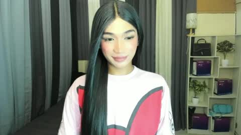 pixiedoll_ online show from June 18, 5:51 am