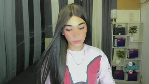 pixiedoll_ online show from June 22, 3:25 am