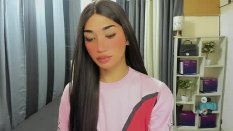 pixiedoll_ online show from June 29, 5:46 am