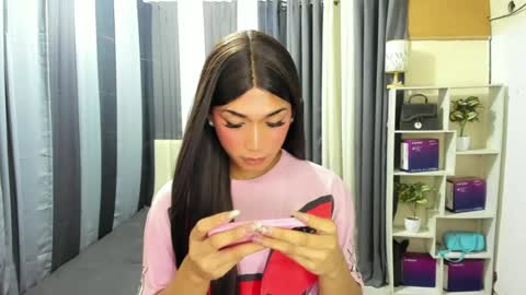 pixiedoll_ online show from June 29, 10:15 am